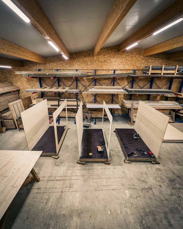 Panneaux d'ossature en préparation dans l'atelier Inno'Kub